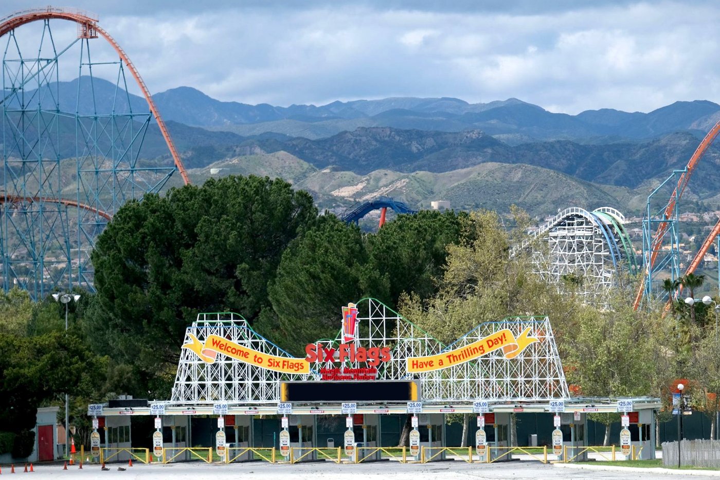 Six Flags Magic Mountain Wheelchair and Scooter Rental